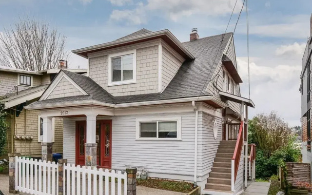 Renovated 2BR Lake View Condo