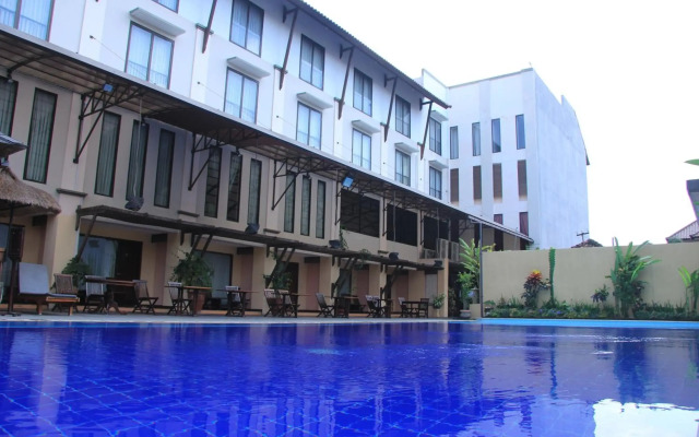Grand Santhi Hotel