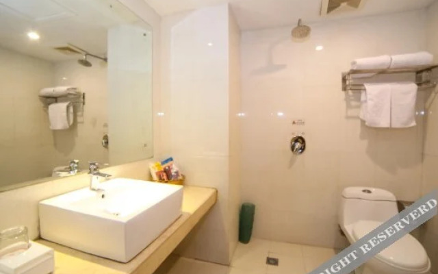 Xiangyang Oriental Hawaii Holiday Hotel