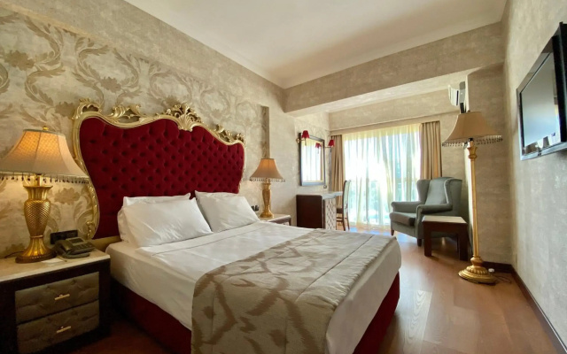 Laur Hotels