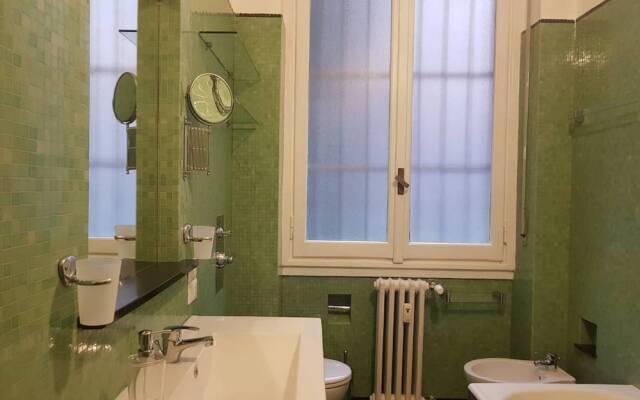 Exclusive 4 Bedrooms Apartment in Milan Center