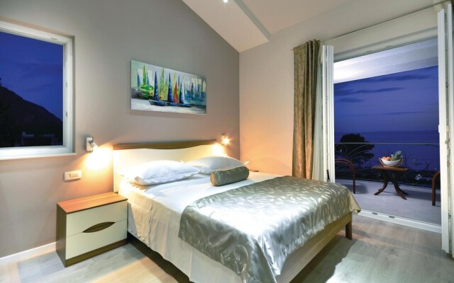 Awesome Home in Makarska With Wifi and 4 Bedrooms