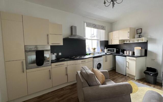 Stylish 2nd Floor Georgian 1 Bedroom Apartment