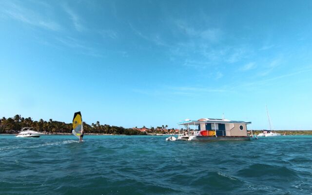 Aqua Lodge