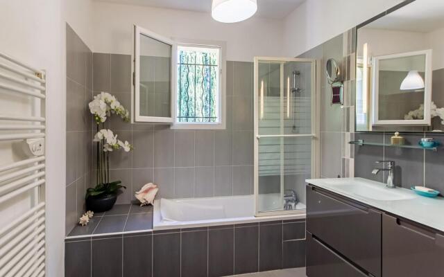 Nice holiday home in Provence-Alpes-Côte d'Azur with pool