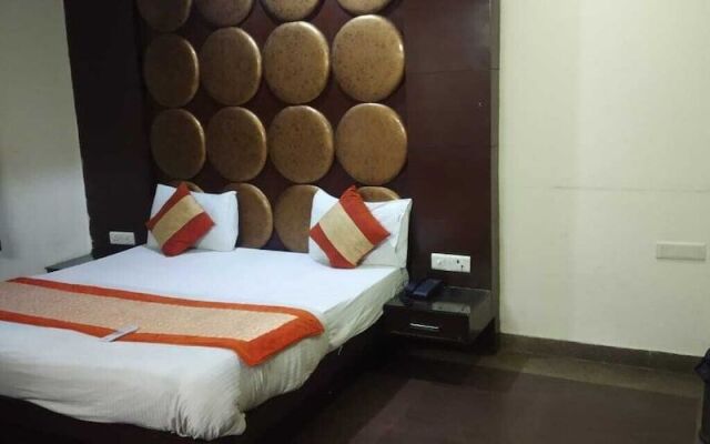 Hotel Saya Deluxe New Delhi Railway Station by ADB Rooms