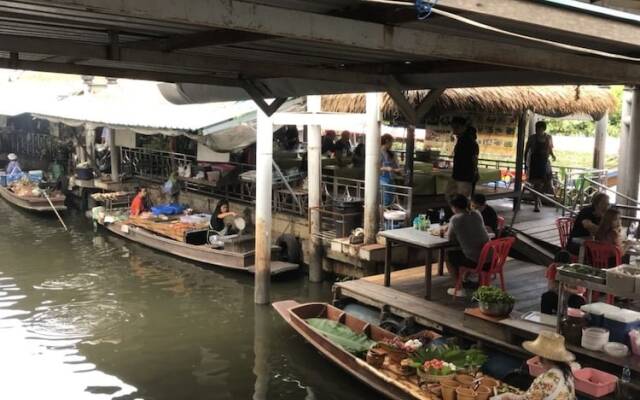 Feel Like Home Dormitory - Hostel