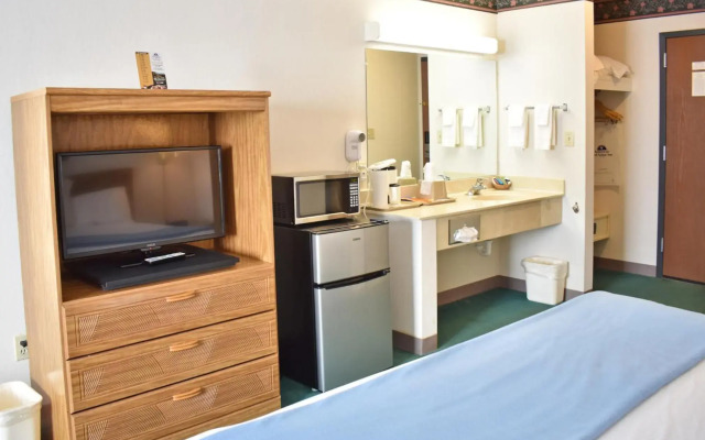 Americas Best Value Inn Tahquamenon Country