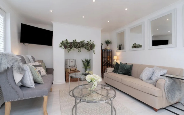 Central Apartment with Patio - Sofa Bed