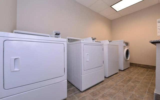 Holiday Inn Express & Suites Williams by IHG
