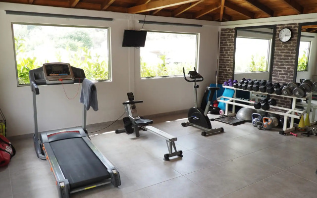 Leonidas Apartments & Suites