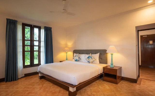 Coconut Grove Beach Resort