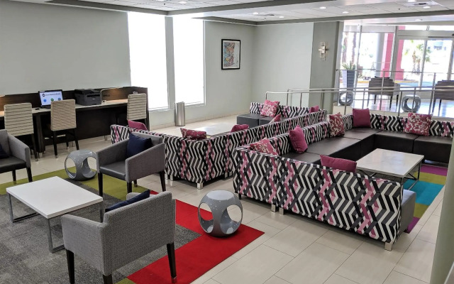 Best Western Plus Commerce Hotel