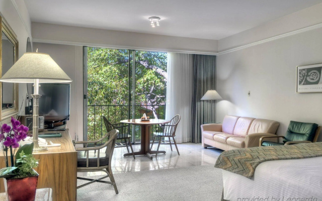 Dinah's Garden Hotel