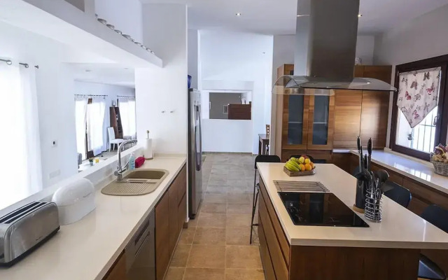 Spacious Villa With Games Area