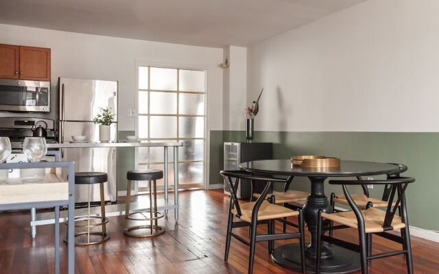 Domio Rittenhouse Square Charming 3BR Duplex + Deck