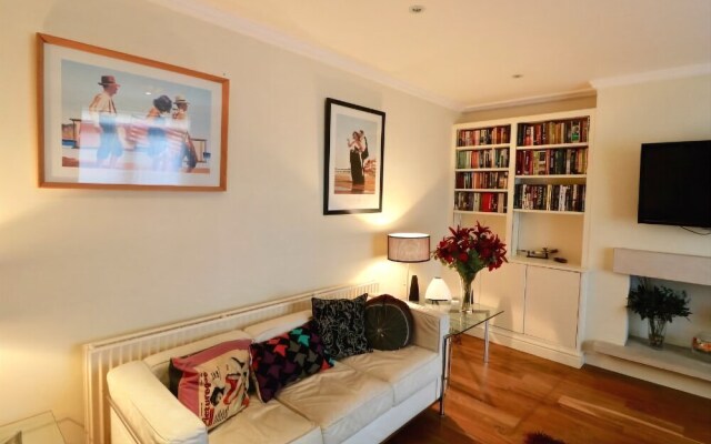 Elegant 2 Bedroom Flat Earl's Court