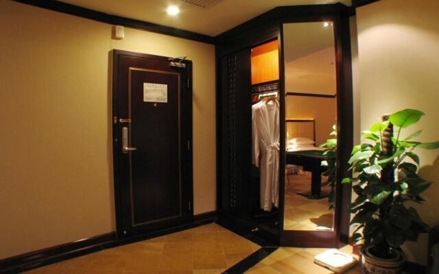 March Flower International Hotel