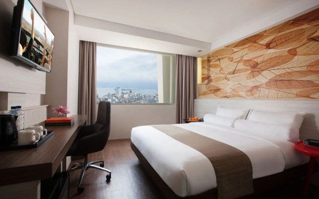 FOX Lite Royal Bay Makassar