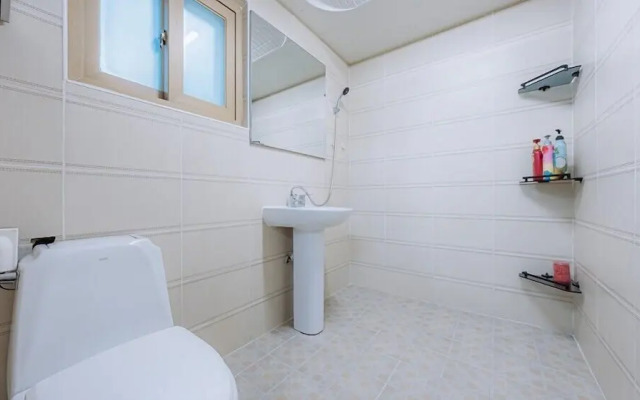 Geoje Swim Pension