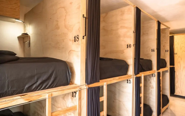 Maui Hostel - Adults Only
