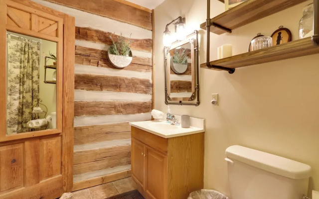 Riverfront Couple's Retreat in Smoky Mountains!