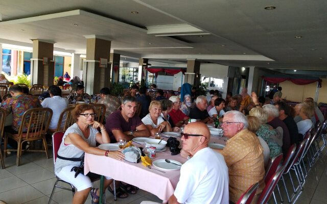 BUKIT KENARI Hotel & Restaurant