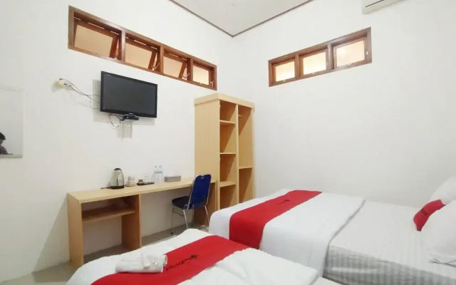 RedDoorz Syariah near Alun Alun Temanggung