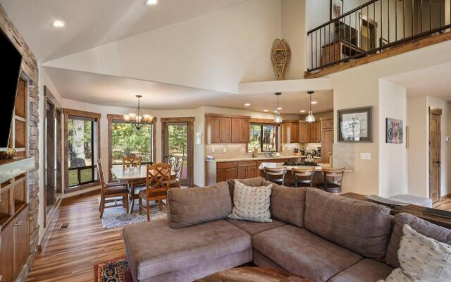 3 Tumalo-AC-Hot Tub-4BR/3BA