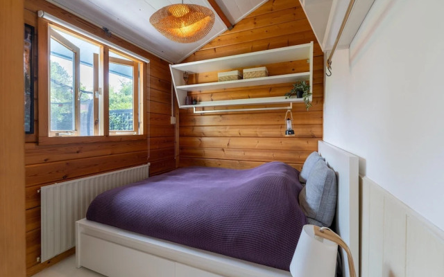 Holiday Home With Shared Pool and Bubble Bath