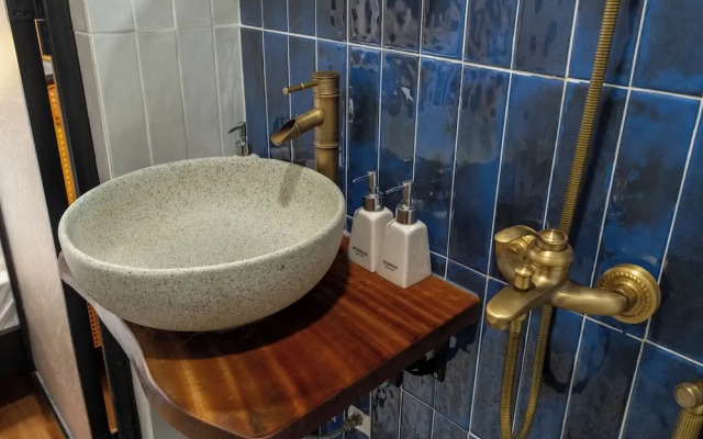 Little Balcony Hang Ca