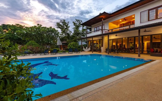 Large 6 Bed Luxury Villa on the Golf Course (PHJ)