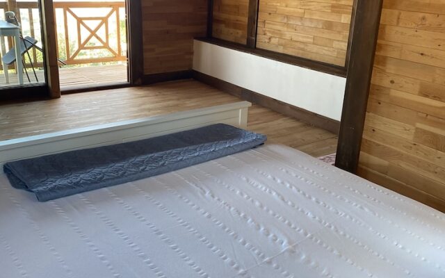 Cedar 1-bed House With Stunning Views