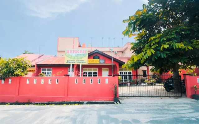 Spot On 2370 Berkah Homestay Syariah