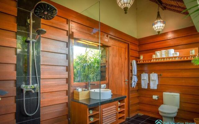 Villa Kamboja - Intimate Luxury Lovina Beach Villa