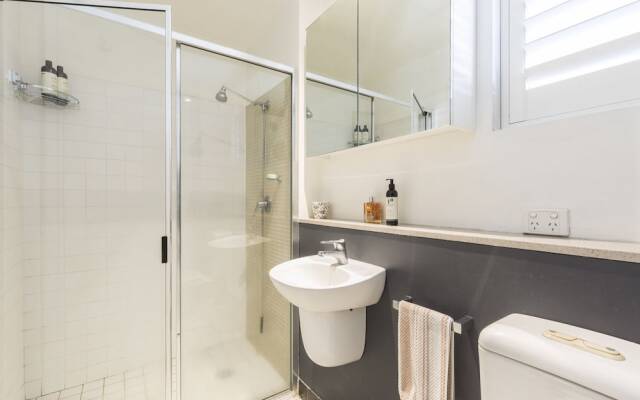 Spacious 1 Bedroom Apt Close To Green Square & Pool