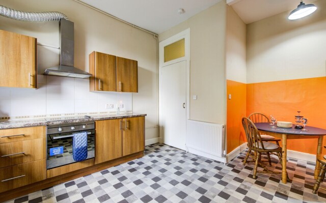Perfectly Situated Glasgow 2 Bed Apartment