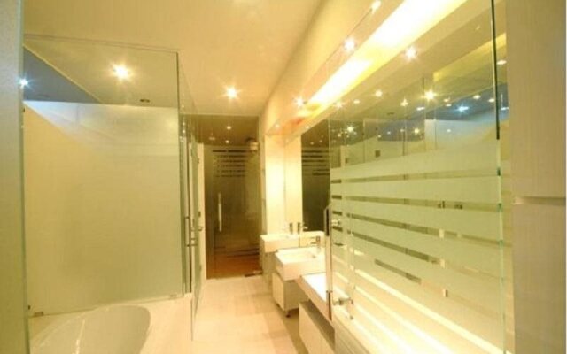Lucky Residence Suites