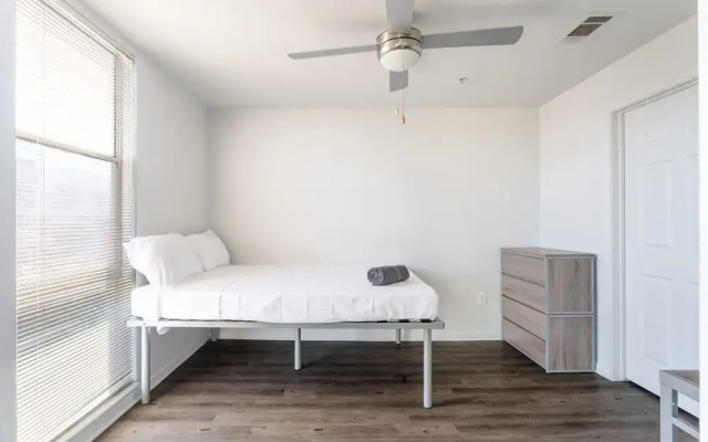 Upstay - Condo With Pool-gym-games-bbq - Walk to Uoft