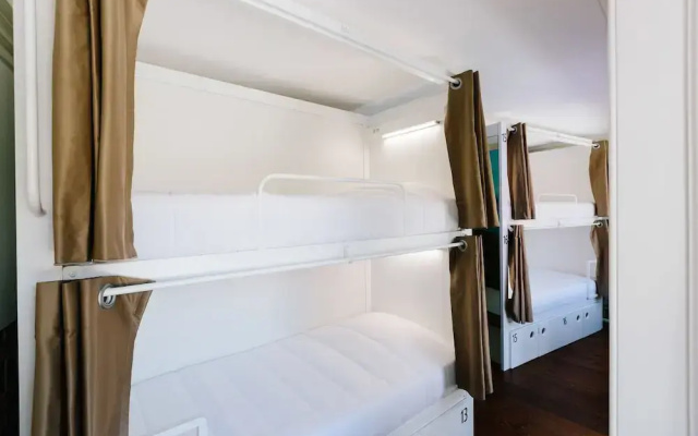 Lisbon South Hostel