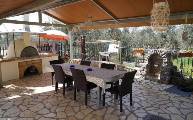 Eleni's Holiday Home
