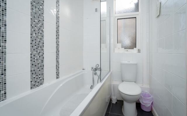 Modern 2-bed House Liverpool Close to Aintree Hosp