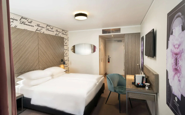 Elaya  Vienna City West