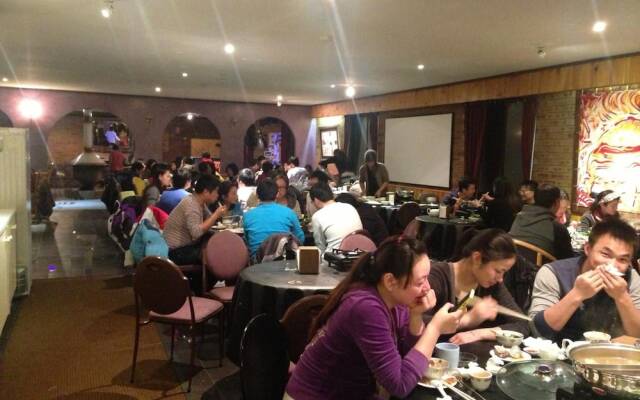 Snow Gate Motel and Apartments