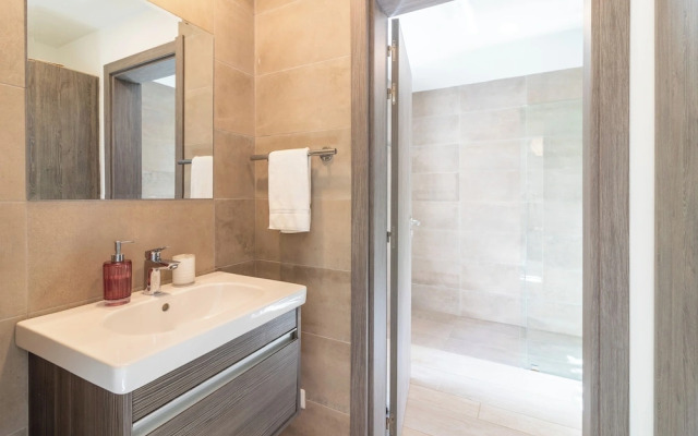 Modern 2BR Apartment - Paseo del Mar