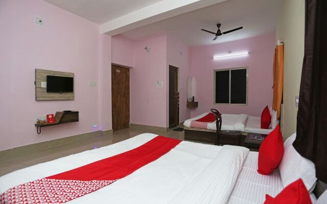 OYO 27734 Hotel Savasi