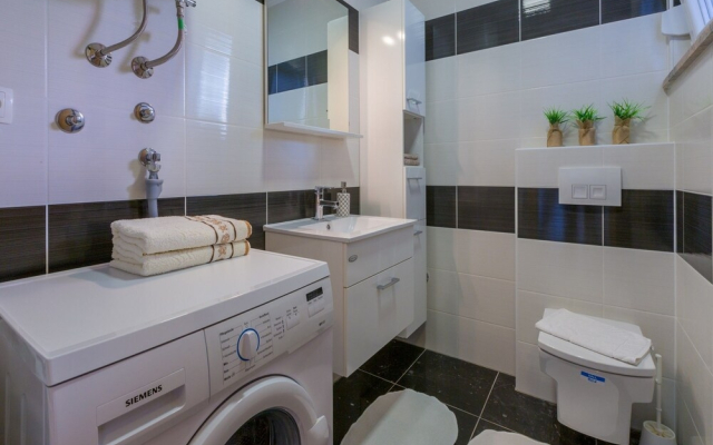 Adorable Apartment With Balcony & Swimming Pool