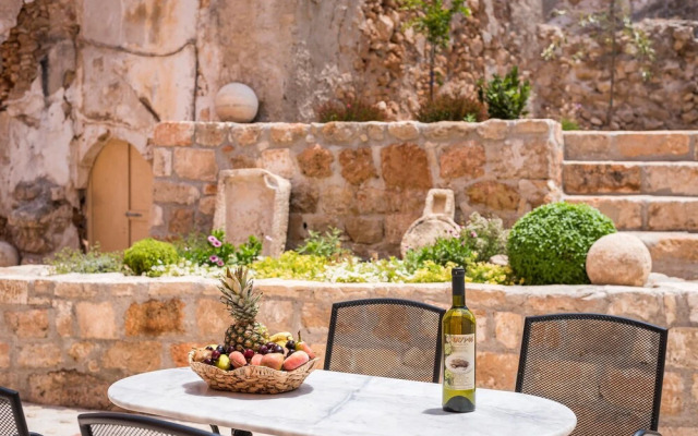 Evlimeni Suites
