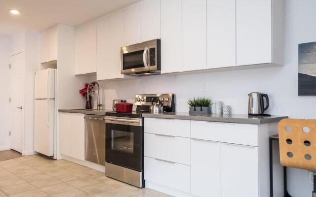 Chic & Central 3-bedroom in Little Italy