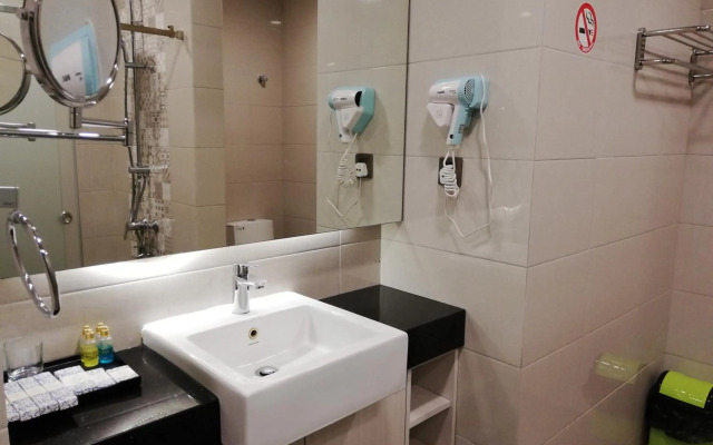 Ease Hotel